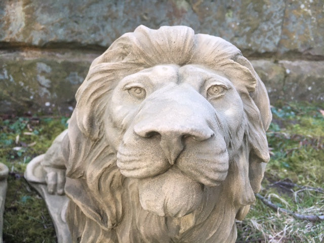 Löwenstatue