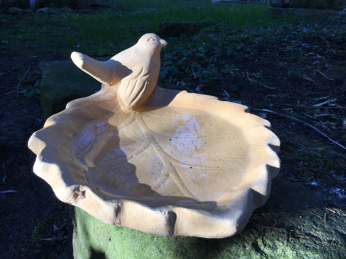 Vogeltränke in Blattform