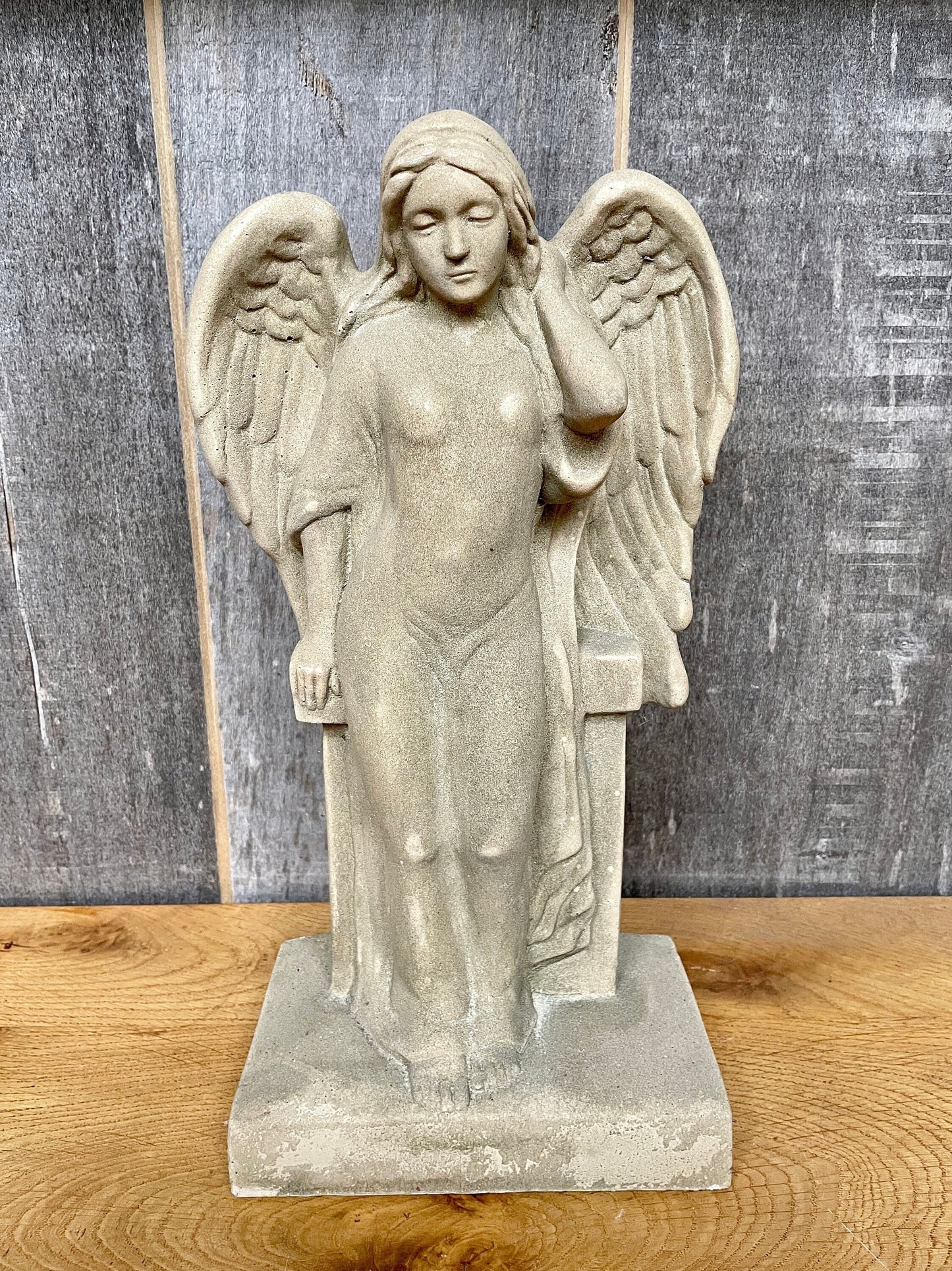 Engelsstatue "Merle" stehend