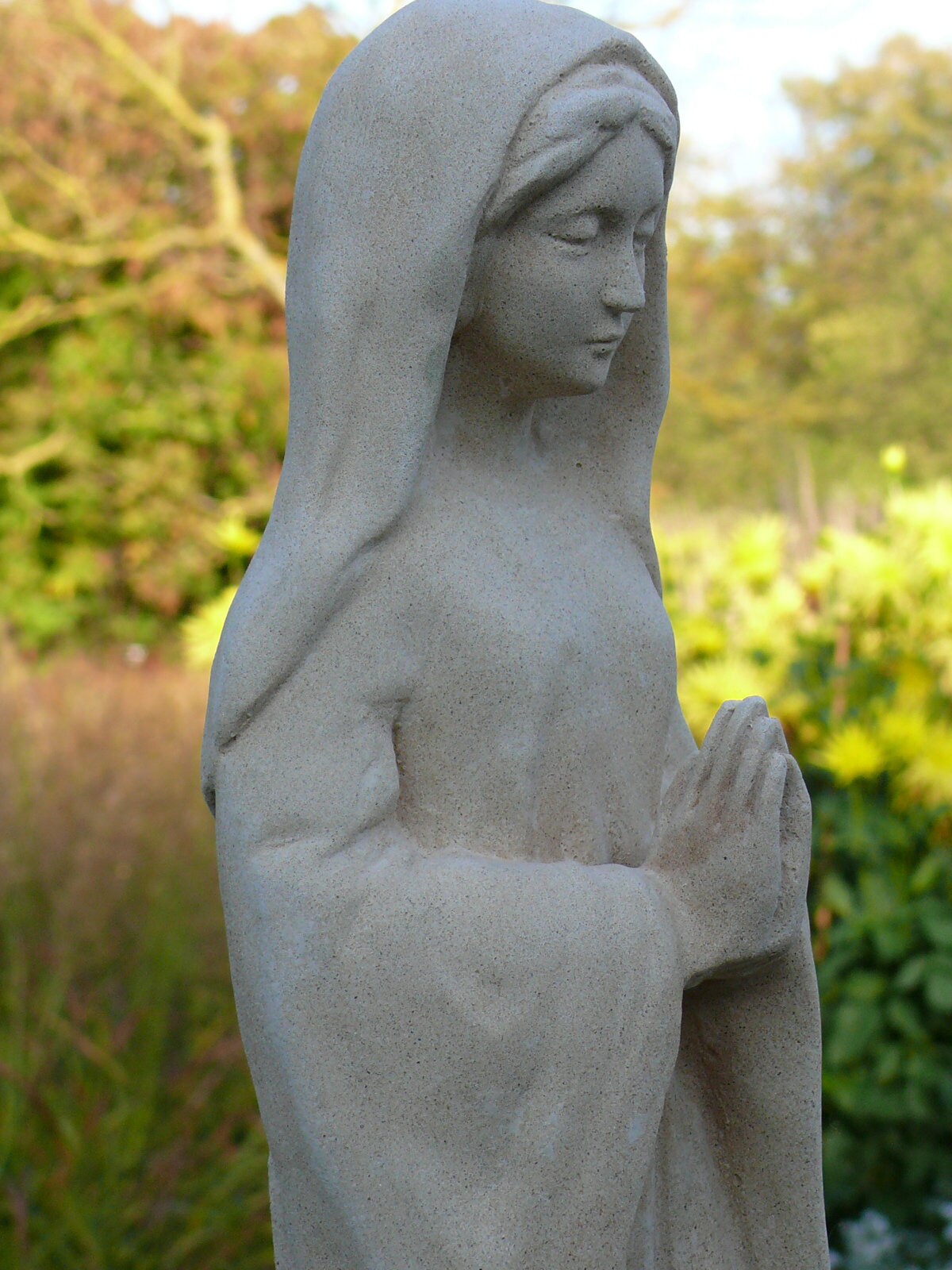 Stehende Maria Statue