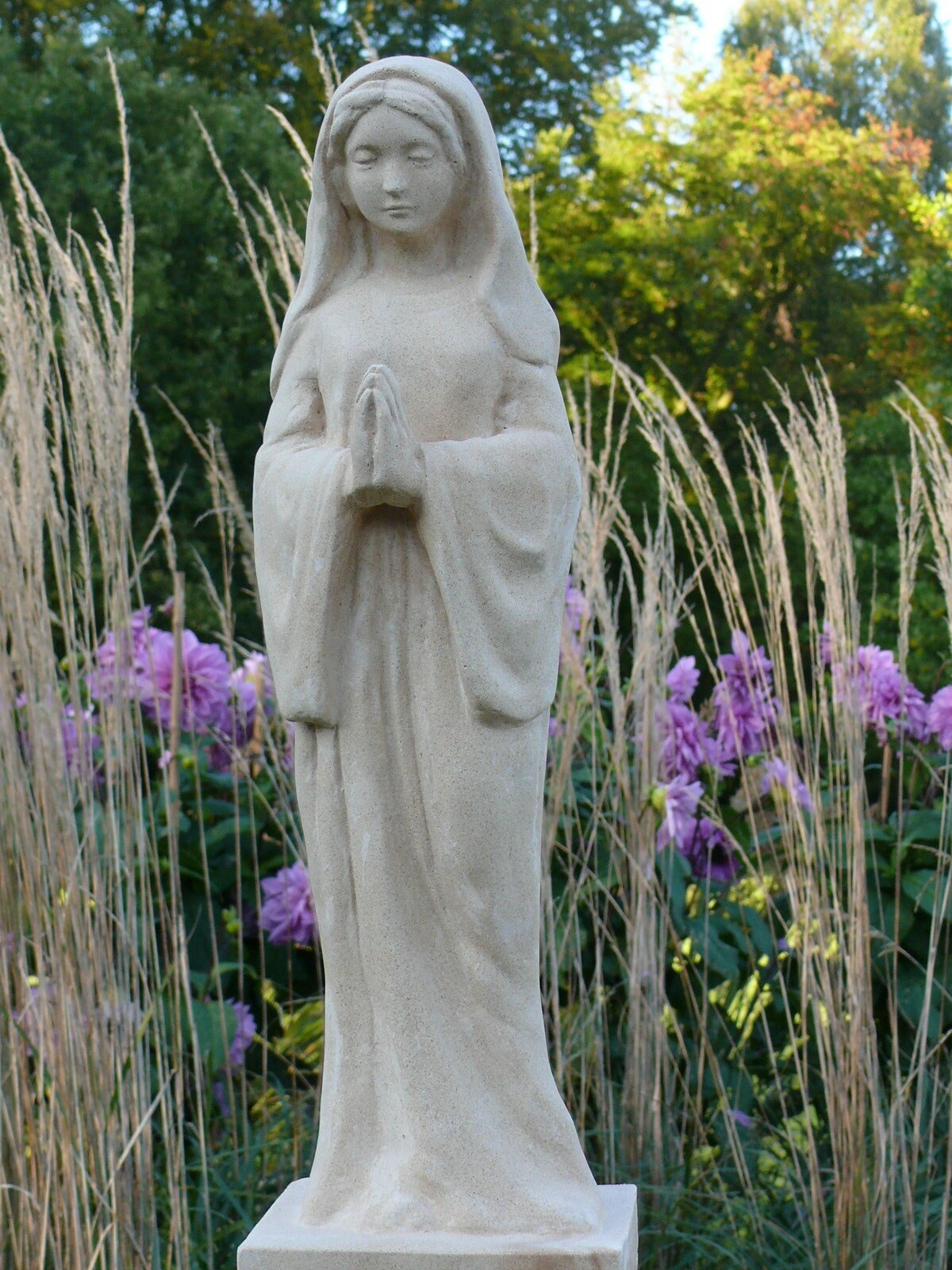 Stehende Maria Statue
