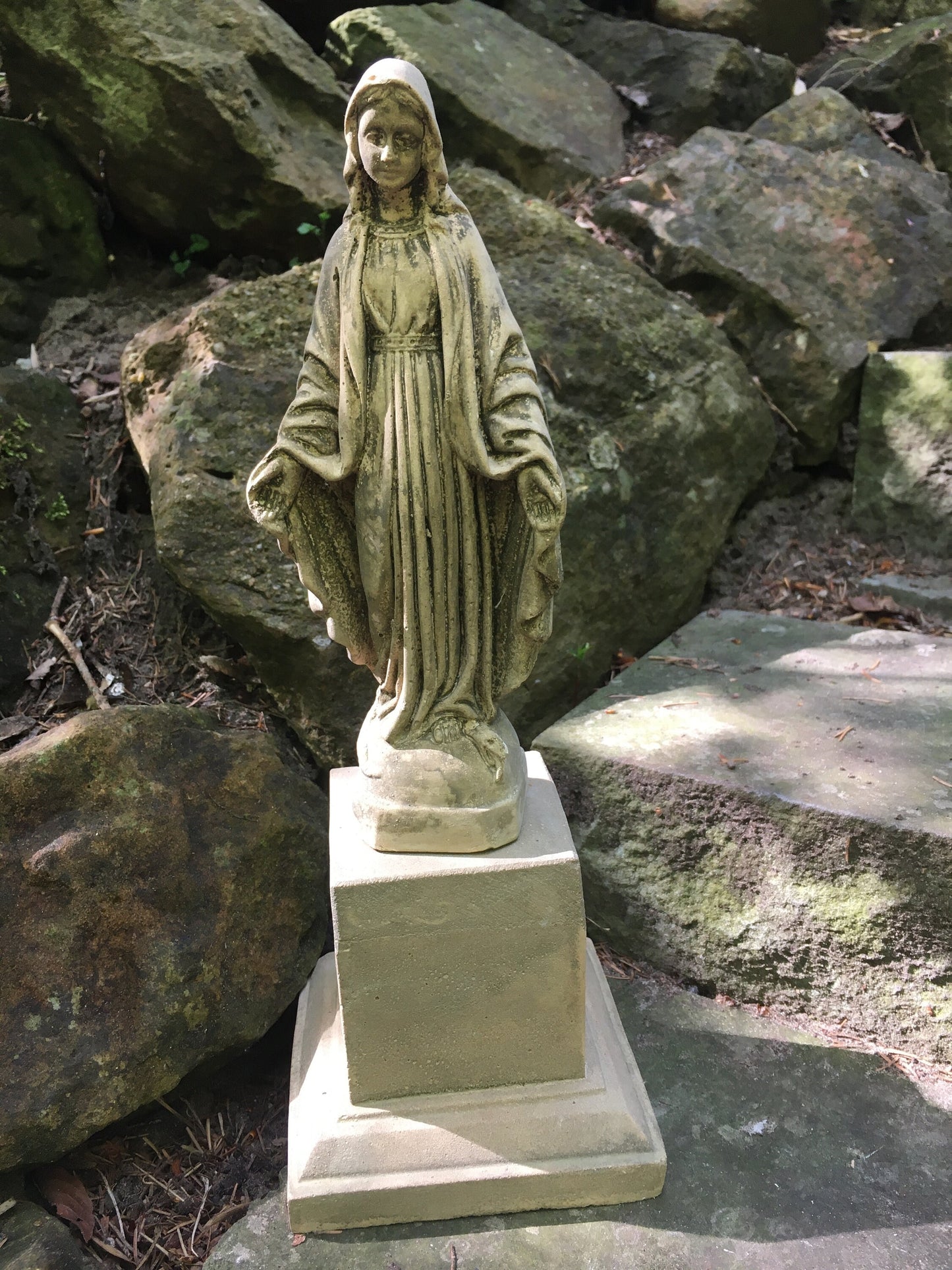 Kleine Maria Statue